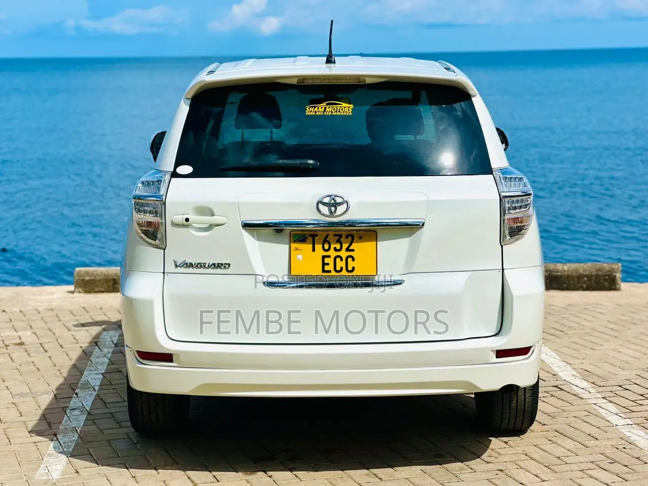 Toyota Vanguard 2010 White