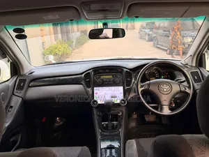 Toyota Kluger 2002 White