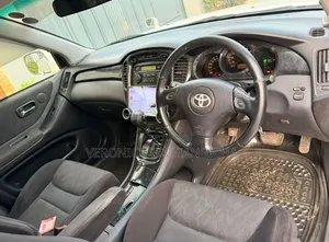 Toyota Kluger 2002 White