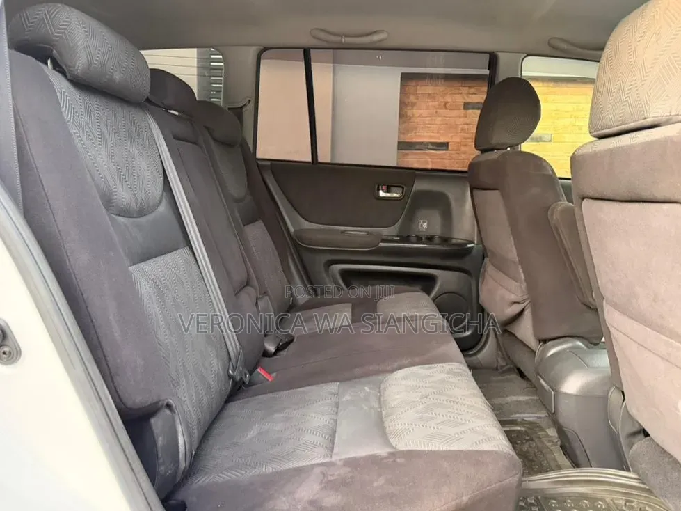 Toyota Kluger 2002 White
