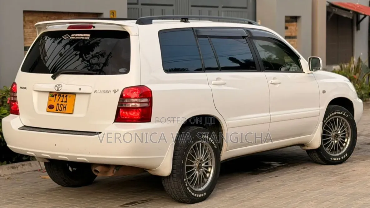 Toyota Kluger 2002 White
