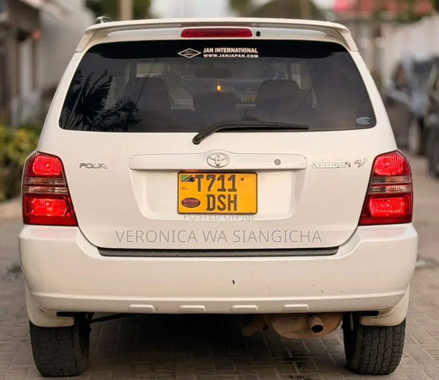 Toyota Kluger 2002 White