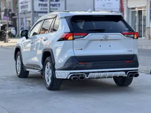 Toyota RAV4 2021 White