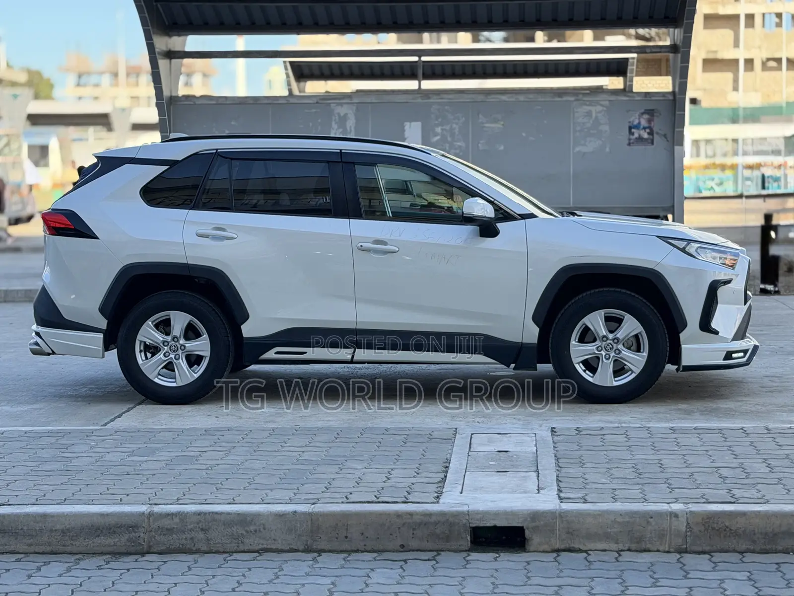 Toyota RAV4 2021 White