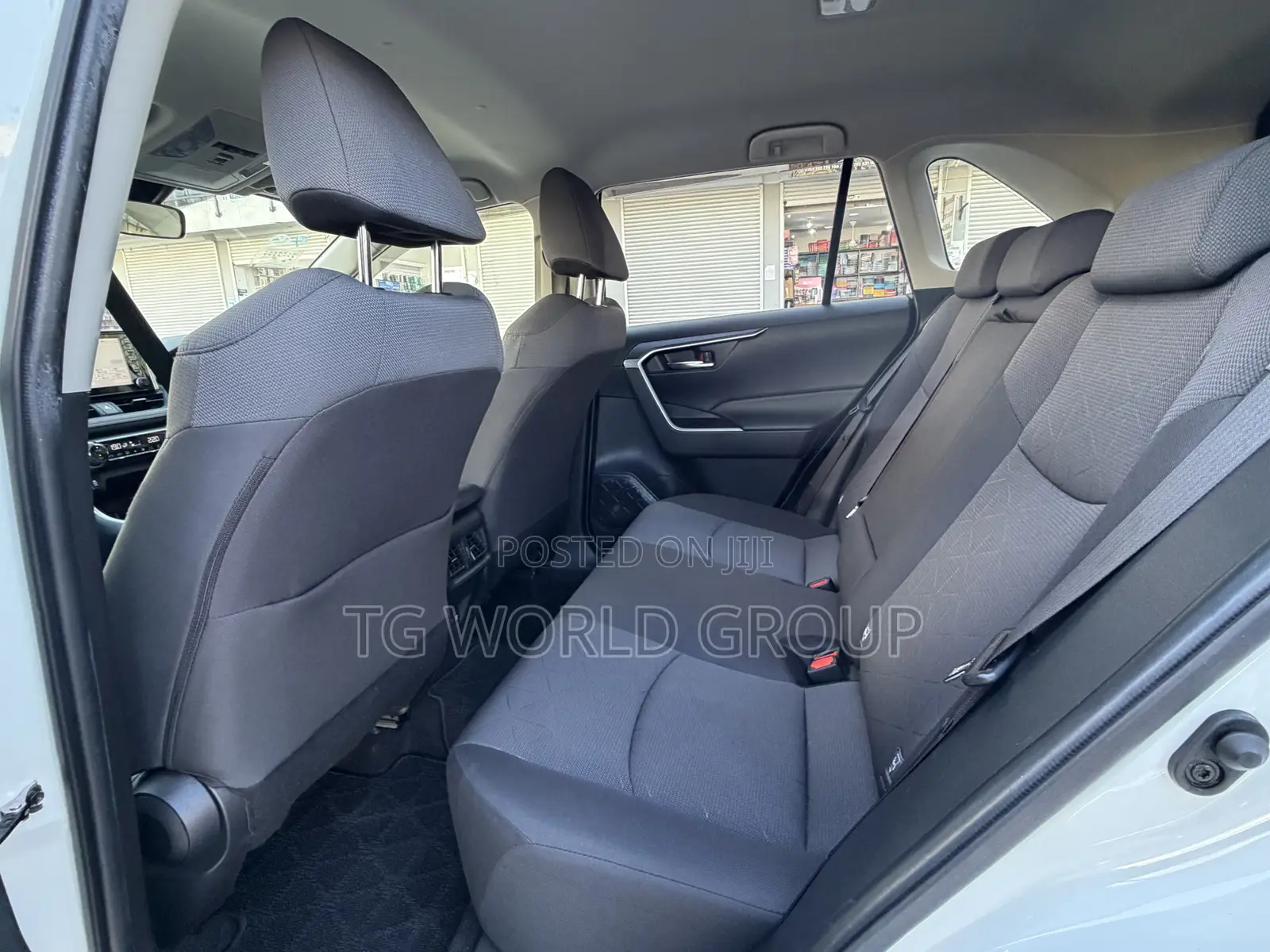 Toyota RAV4 2021 White