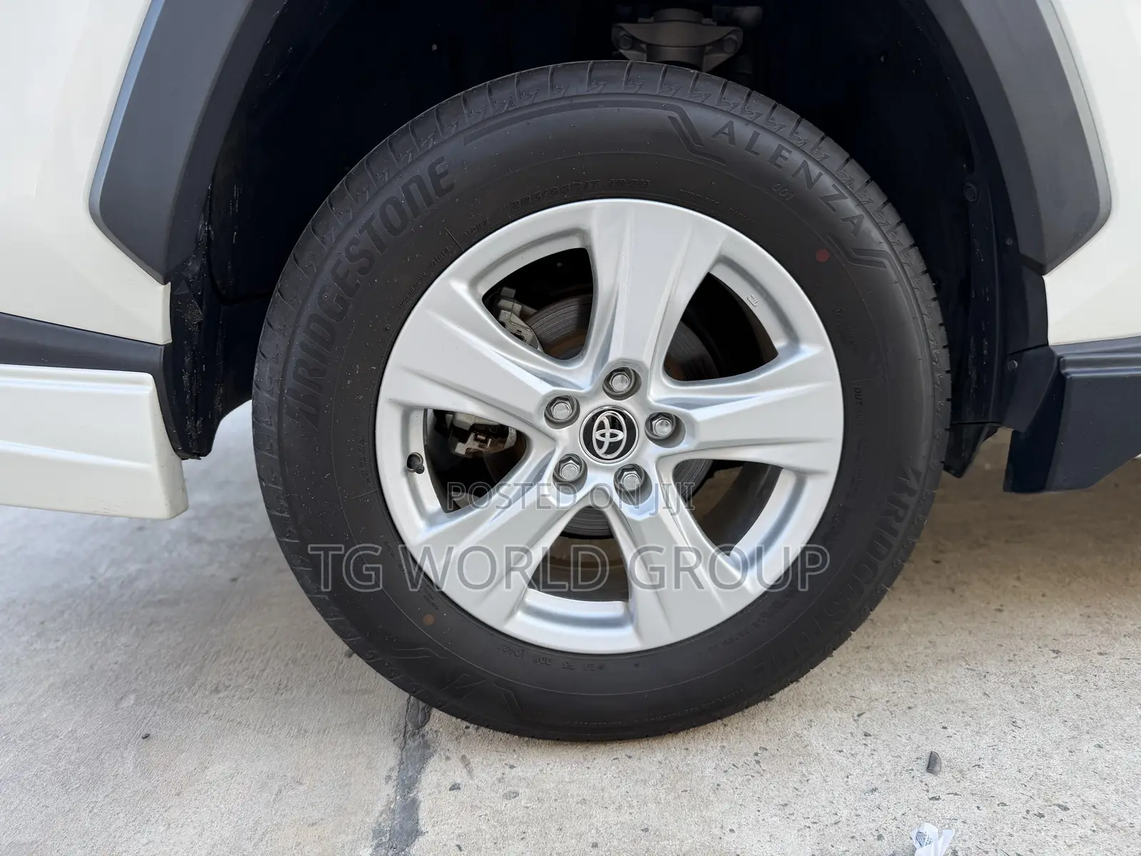 Toyota RAV4 2021 White