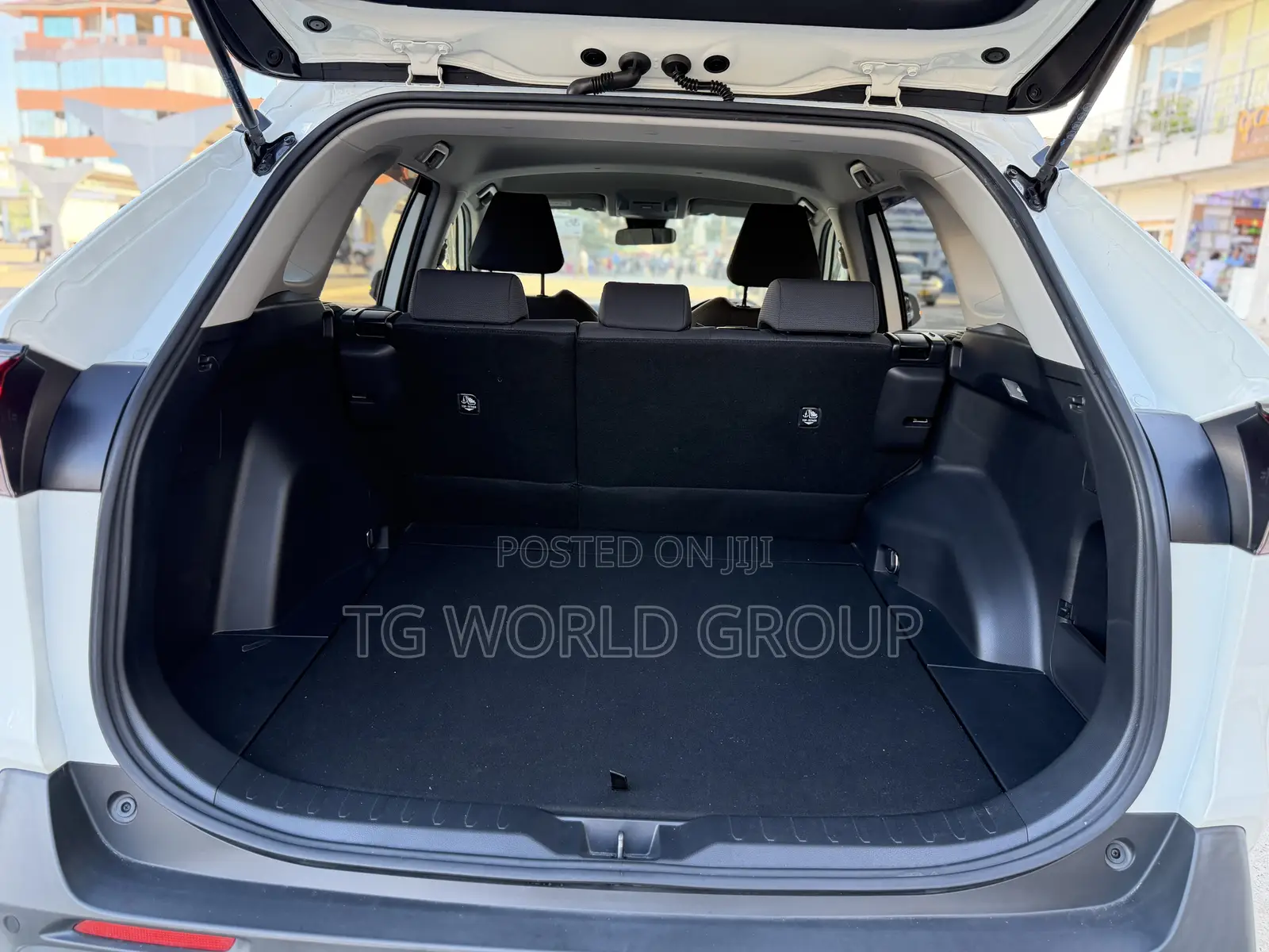 Toyota RAV4 2021 White