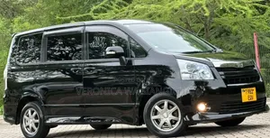 Toyota Noah 2008