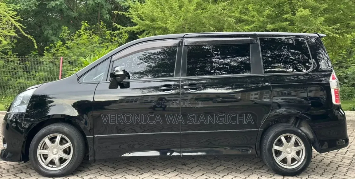 Toyota Noah 2008