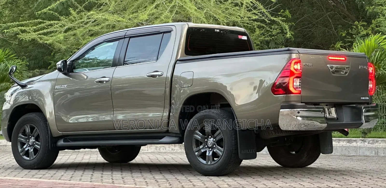 Toyota Hilux 2022 Gray