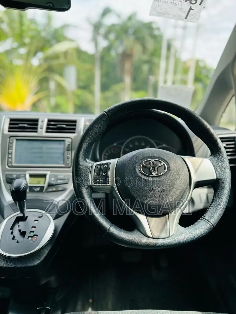 Toyota Ractis 2008 Silver