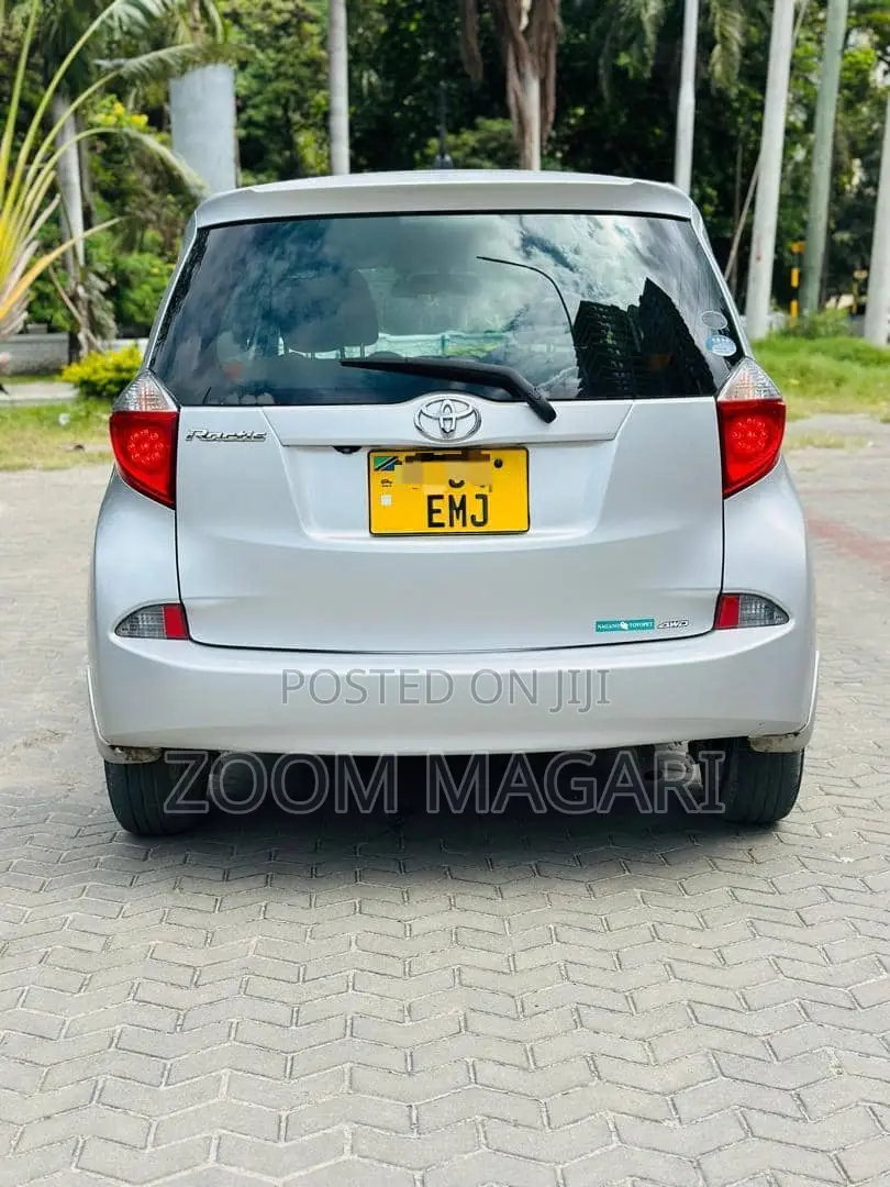 Toyota Ractis 2008 Silver