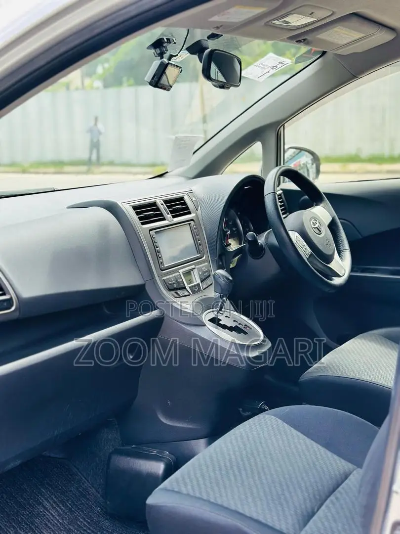Toyota Ractis 2008 Silver