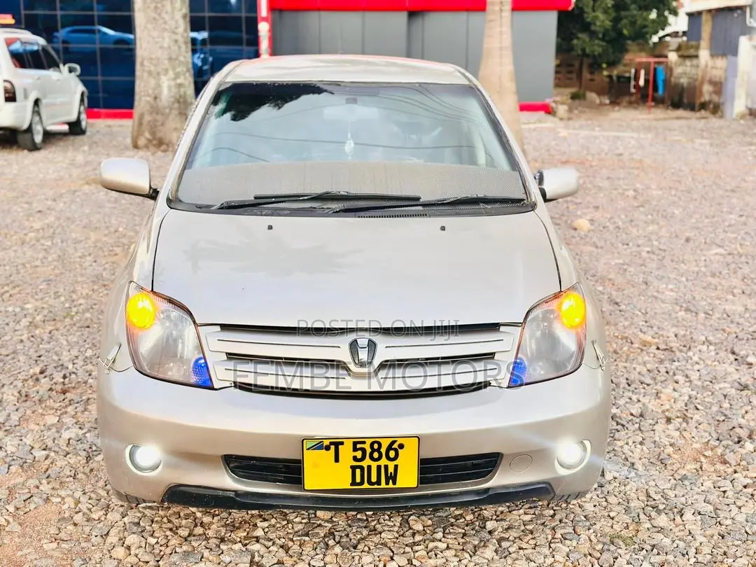 Toyota IST 2005 Gold