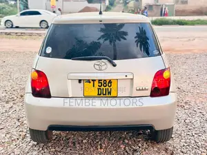 Toyota IST 2005 Gold