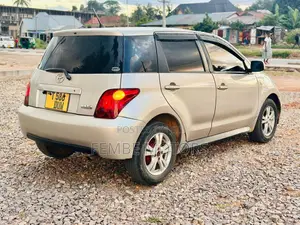 Toyota IST 2005 Gold