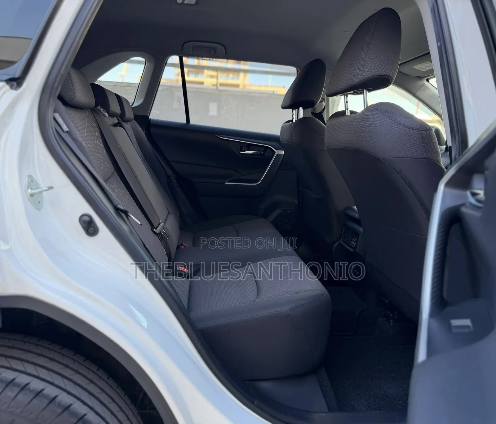 Toyota RAV4 2022 White