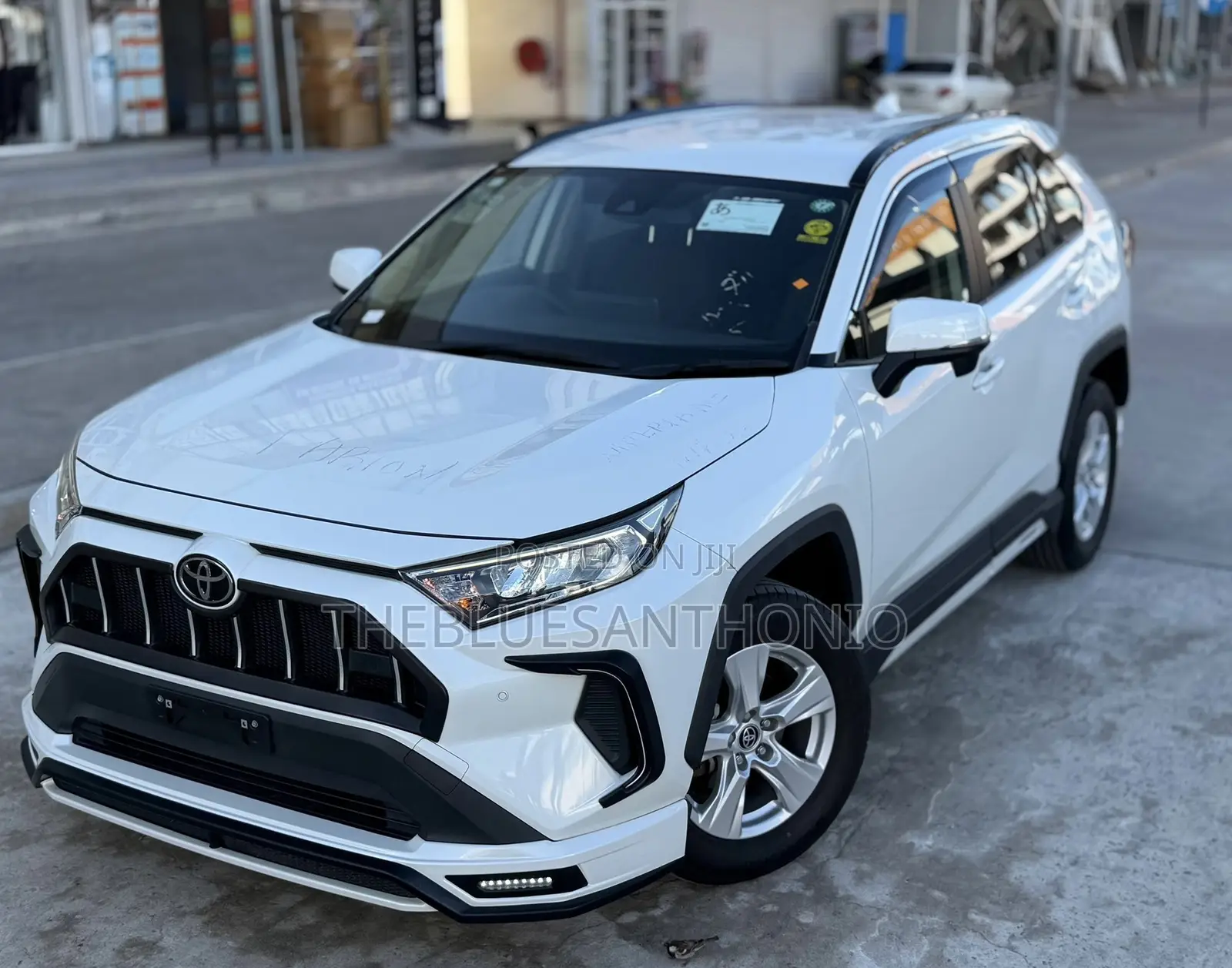 Toyota RAV4 2022 White