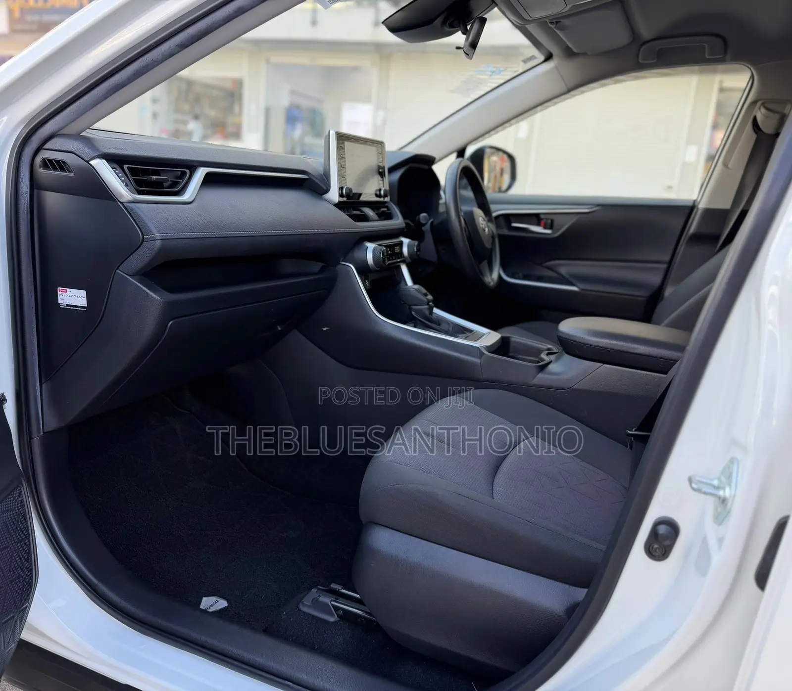 Toyota RAV4 2022 White