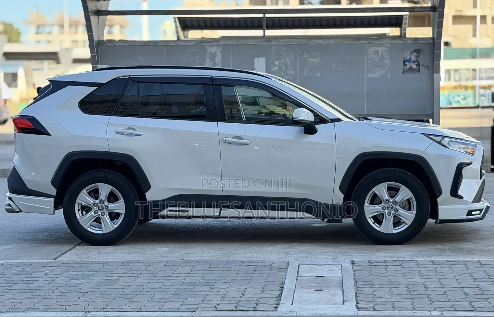 Toyota RAV4 2022 White