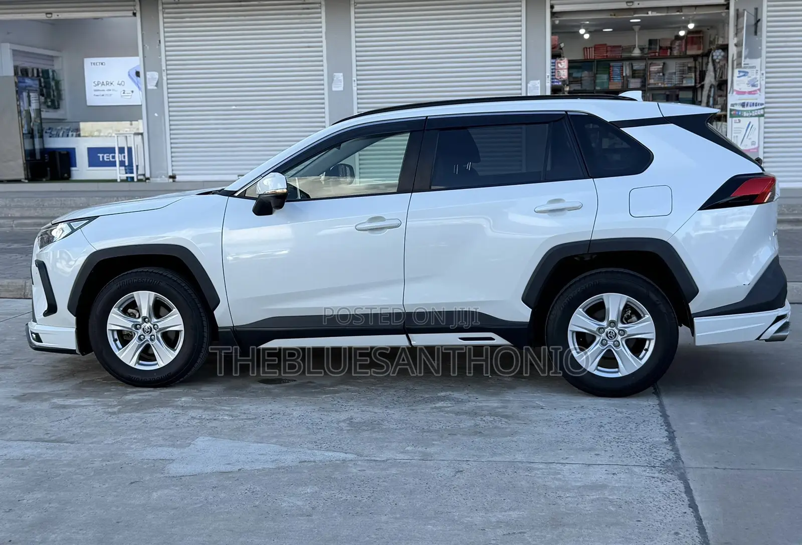 Toyota RAV4 2022 White