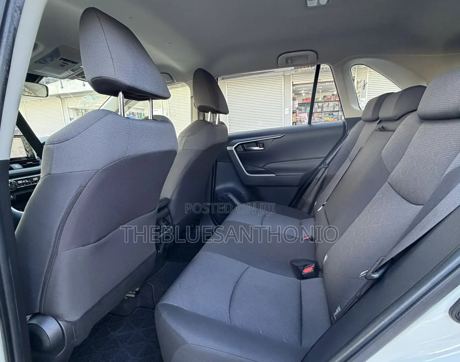 Toyota RAV4 2022 White