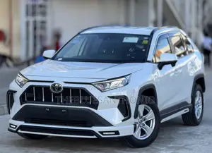 Toyota RAV4 2022 White