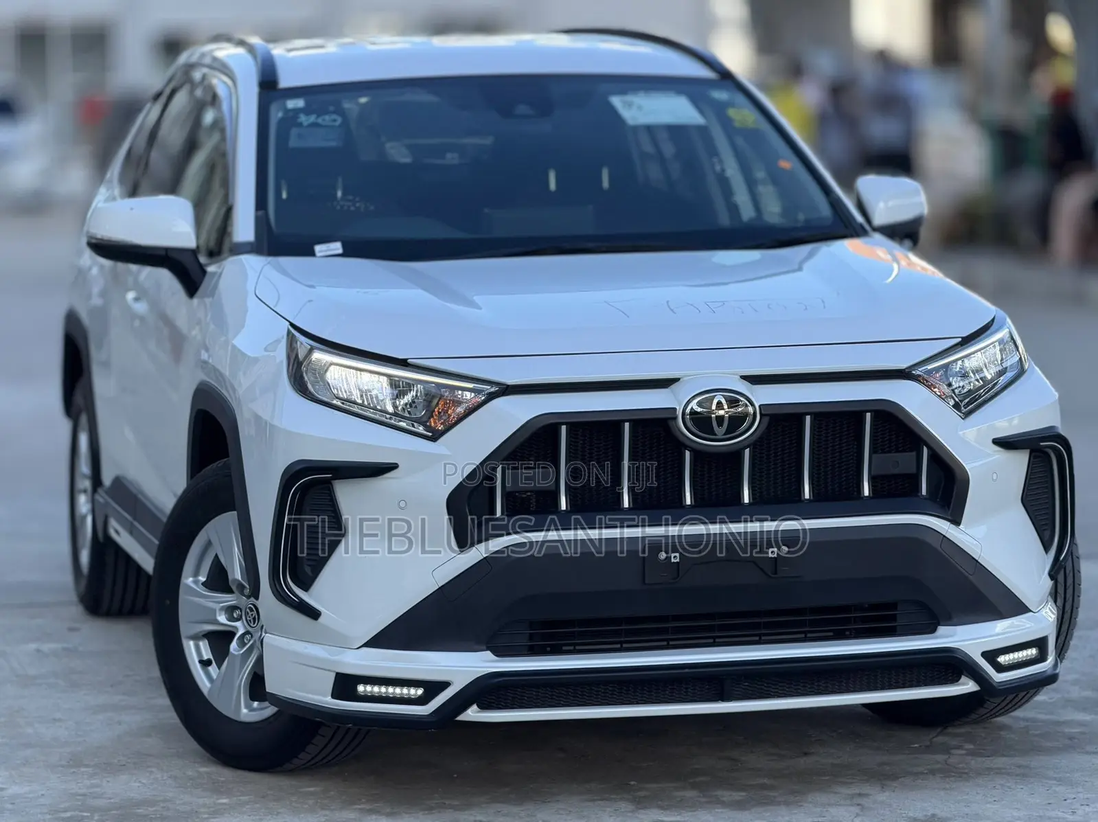 Toyota RAV4 2022 White