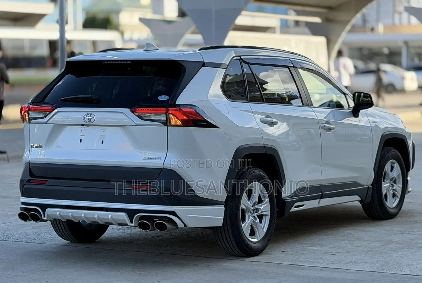 Toyota RAV4 2022 White