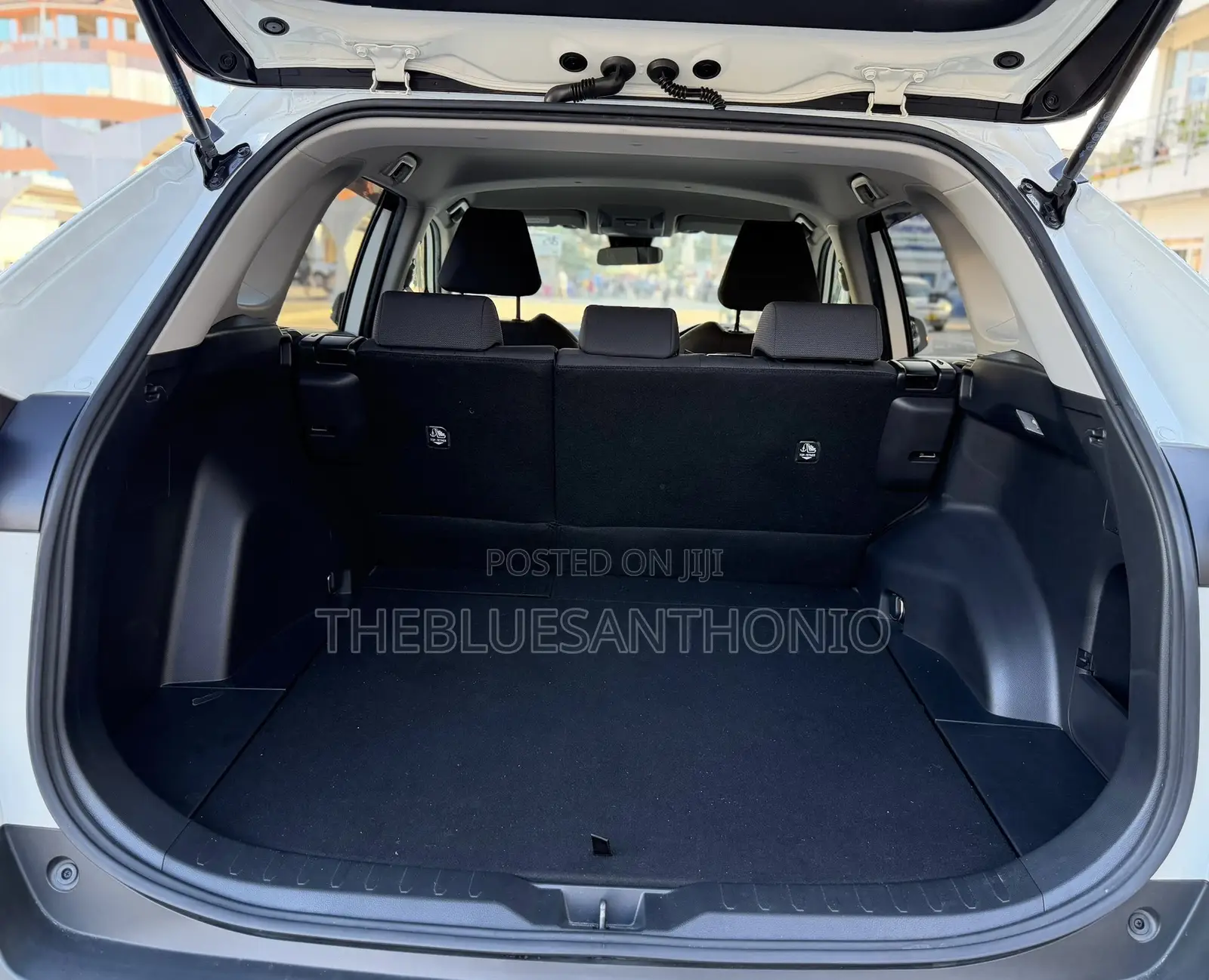 Toyota RAV4 2022 White