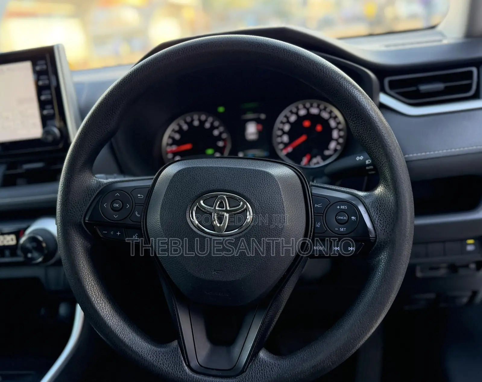 Toyota RAV4 2022 White