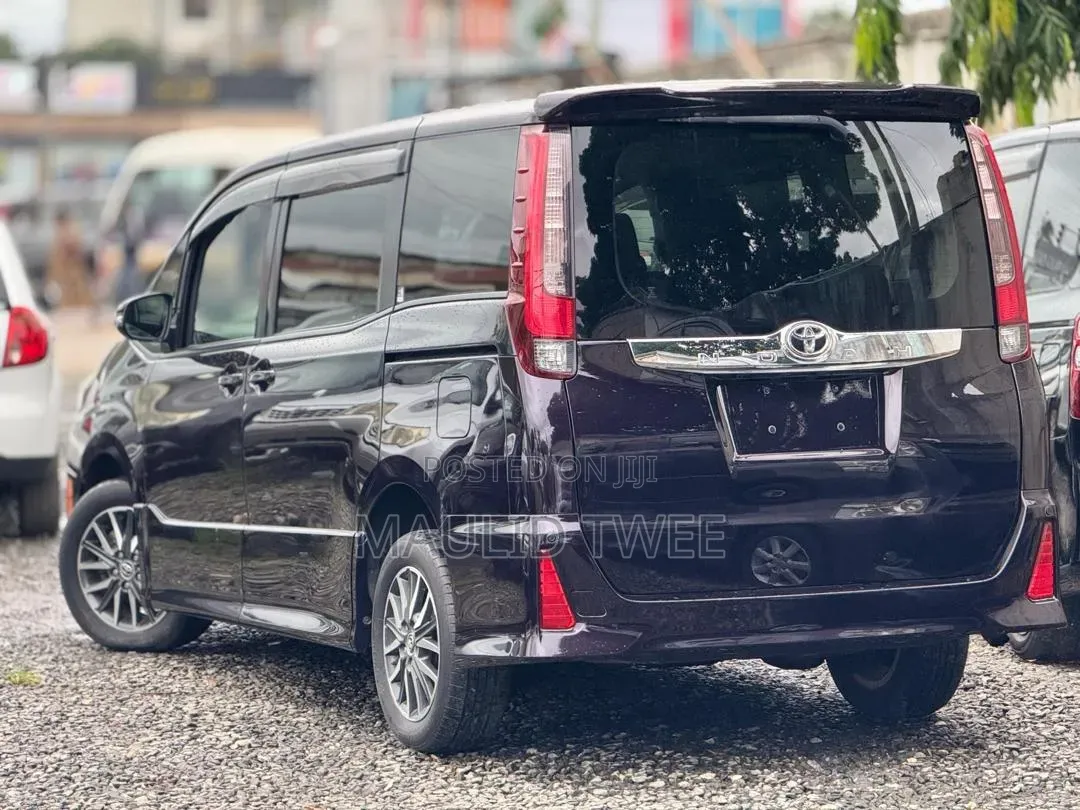 Toyota Noah 2014 Black