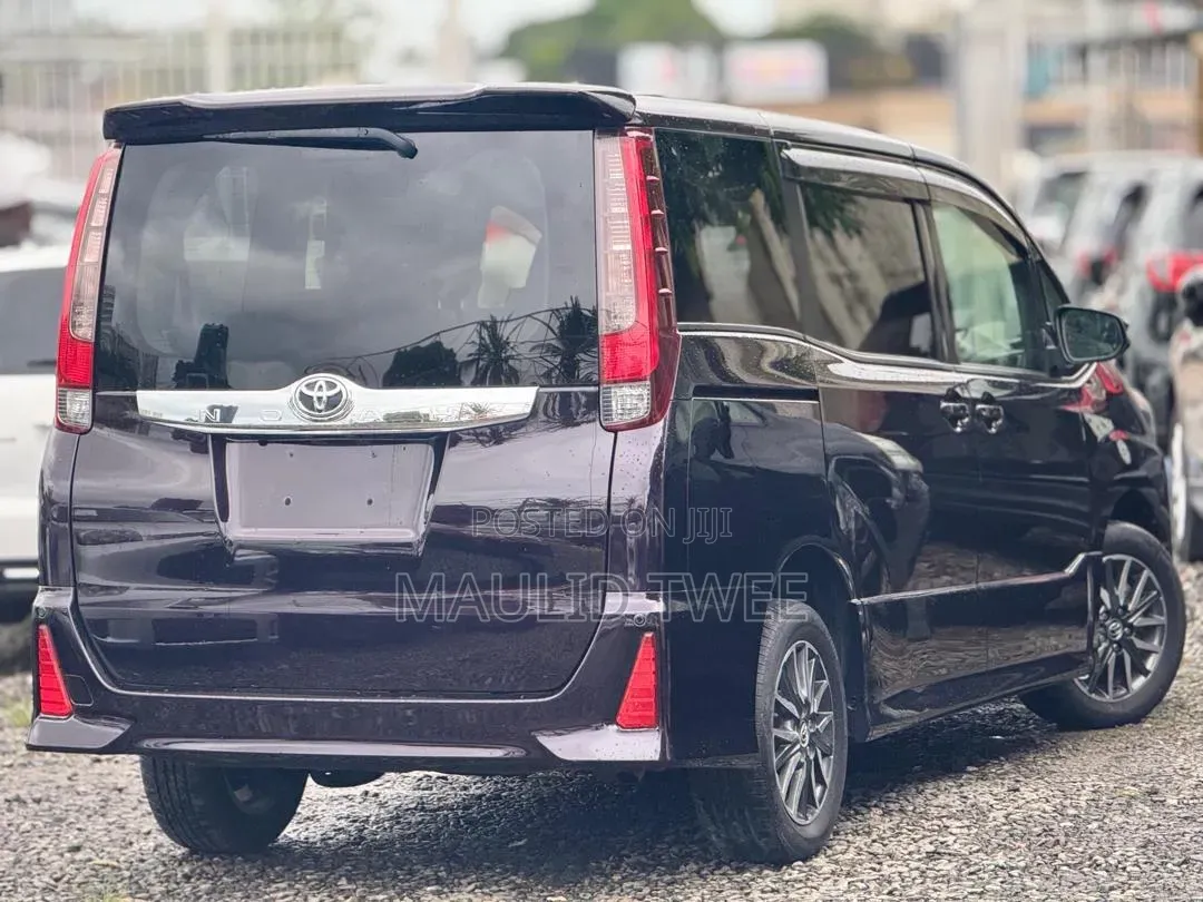 Toyota Noah 2014 Black