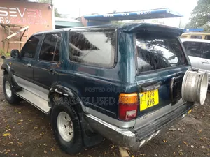 Toyota Hilux Surf 2000 Blue