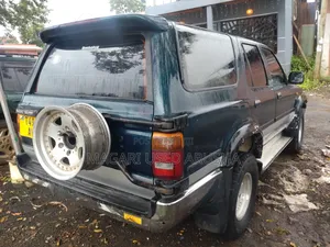 Toyota Hilux Surf 2000 Blue