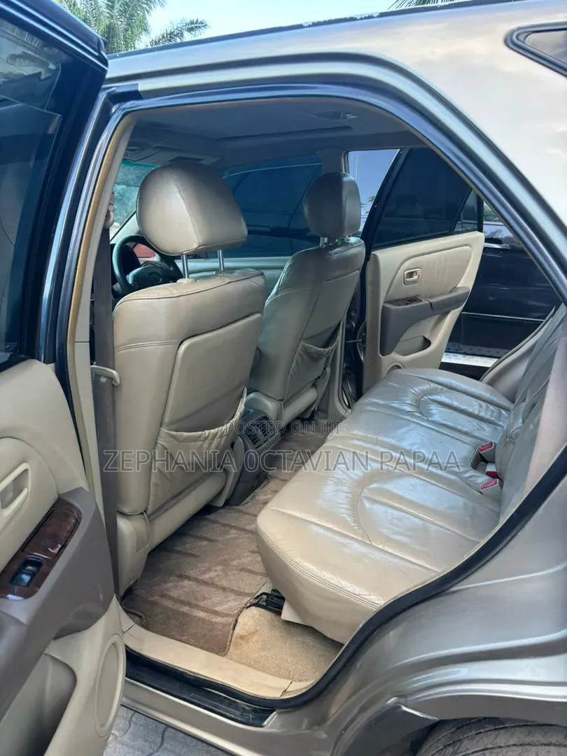 Toyota Harrier 2001 Silver