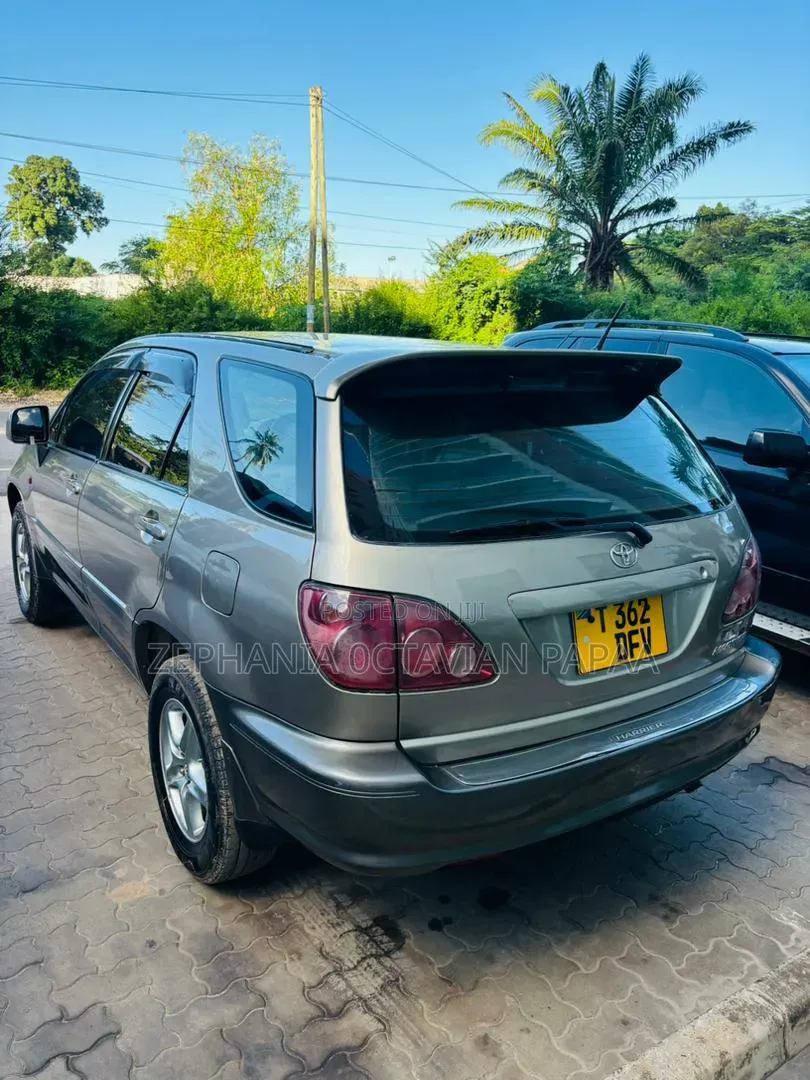 Toyota Harrier 2001 Silver