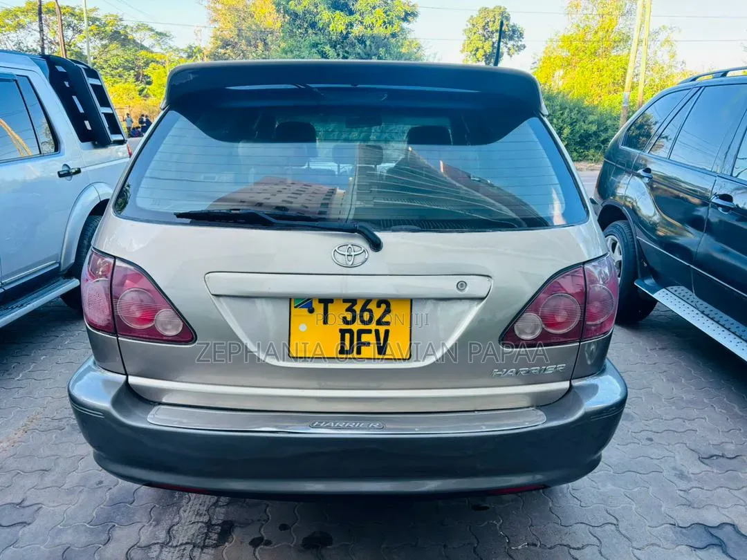 Toyota Harrier 2001 Silver