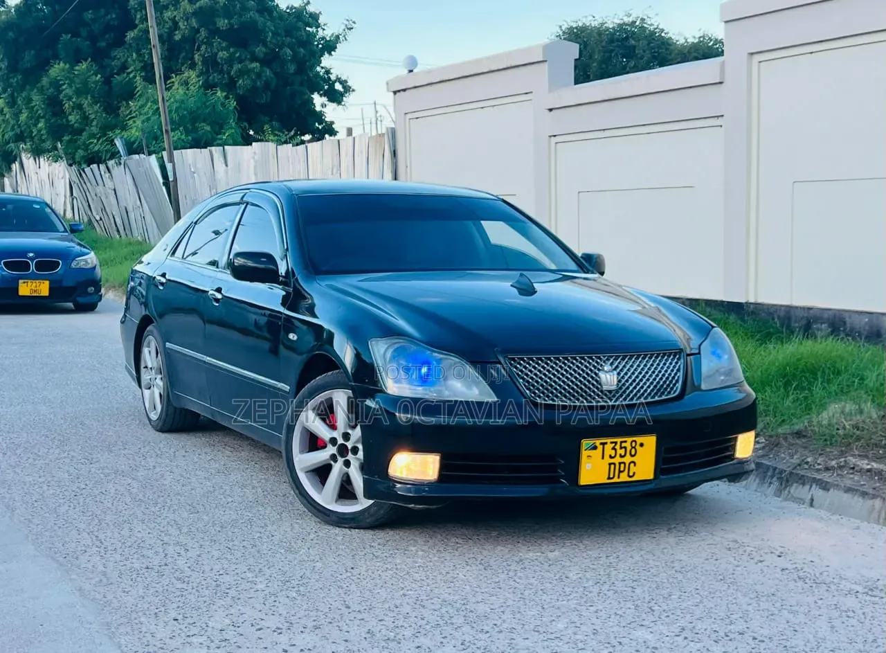 Toyota Crown 2004 Black