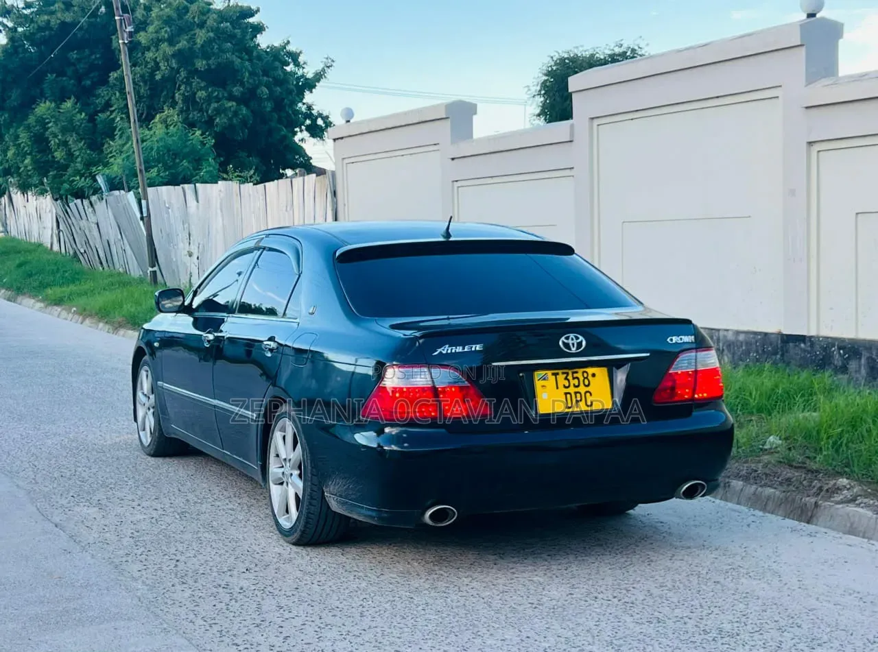 Toyota Crown 2004 Black