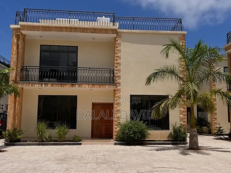 5bdrm Villa in Oysterbay for sale