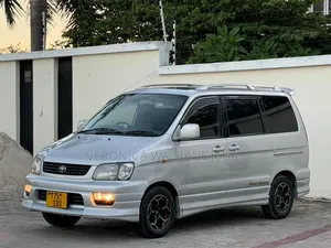 Toyota Noah 2002