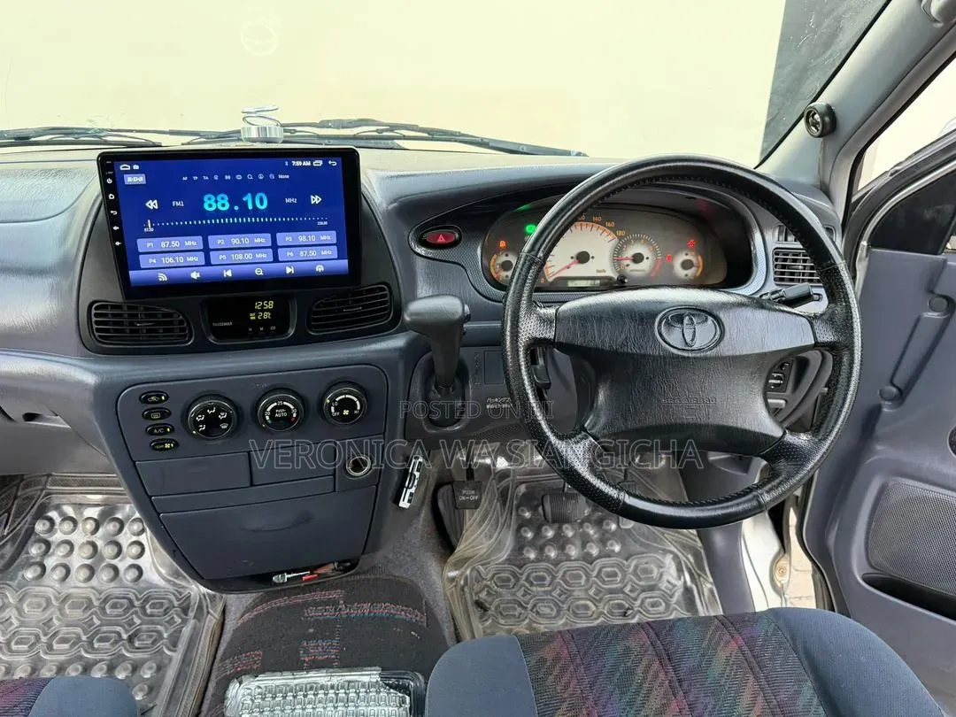 Toyota Noah 2002