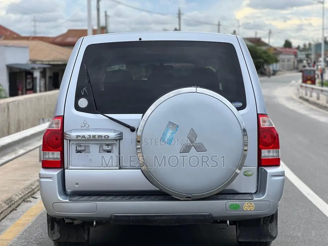 Mitsubishi Pajero 2004 Silver