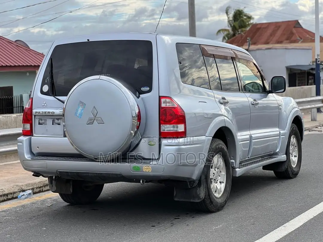 Mitsubishi Pajero 2004 Silver