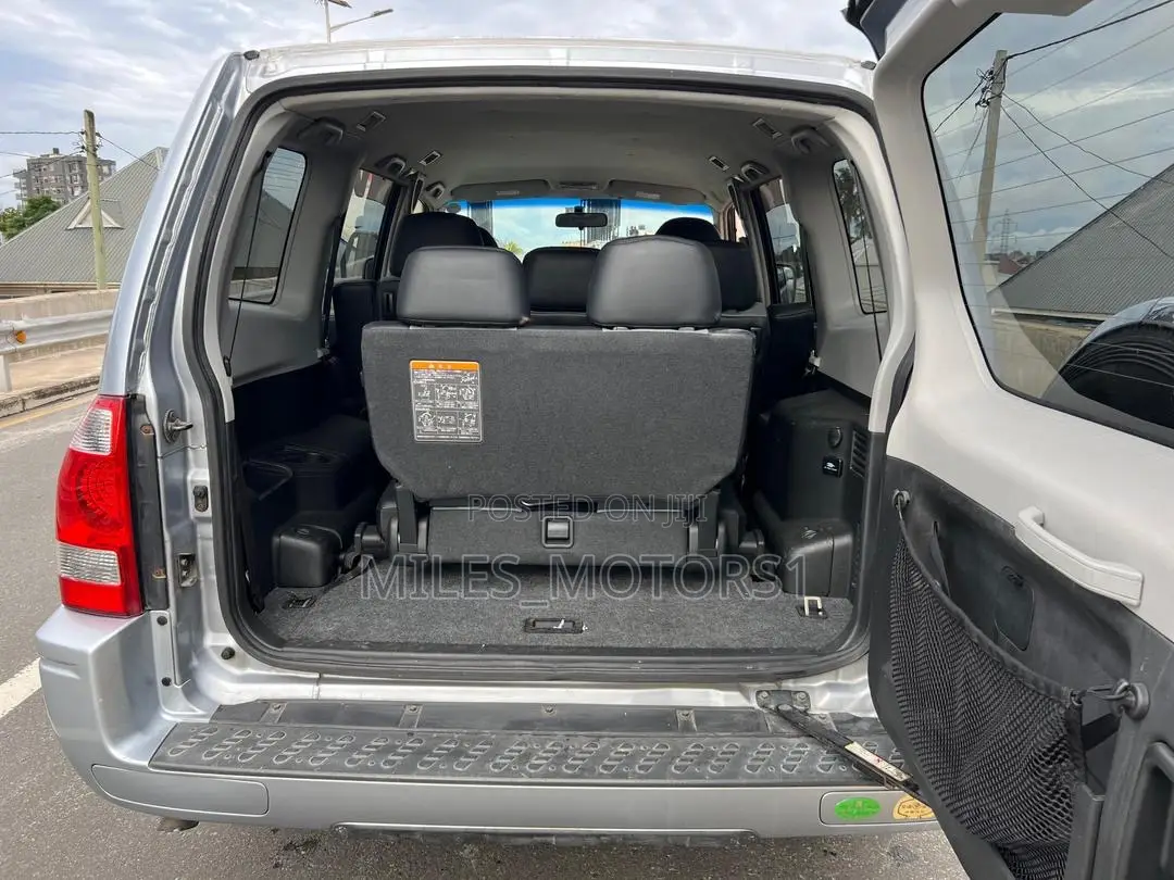 Mitsubishi Pajero 2004 Silver