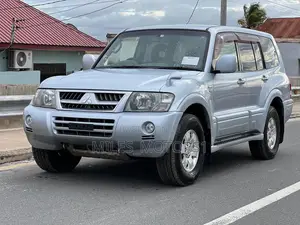 Mitsubishi Pajero 2004 Silver