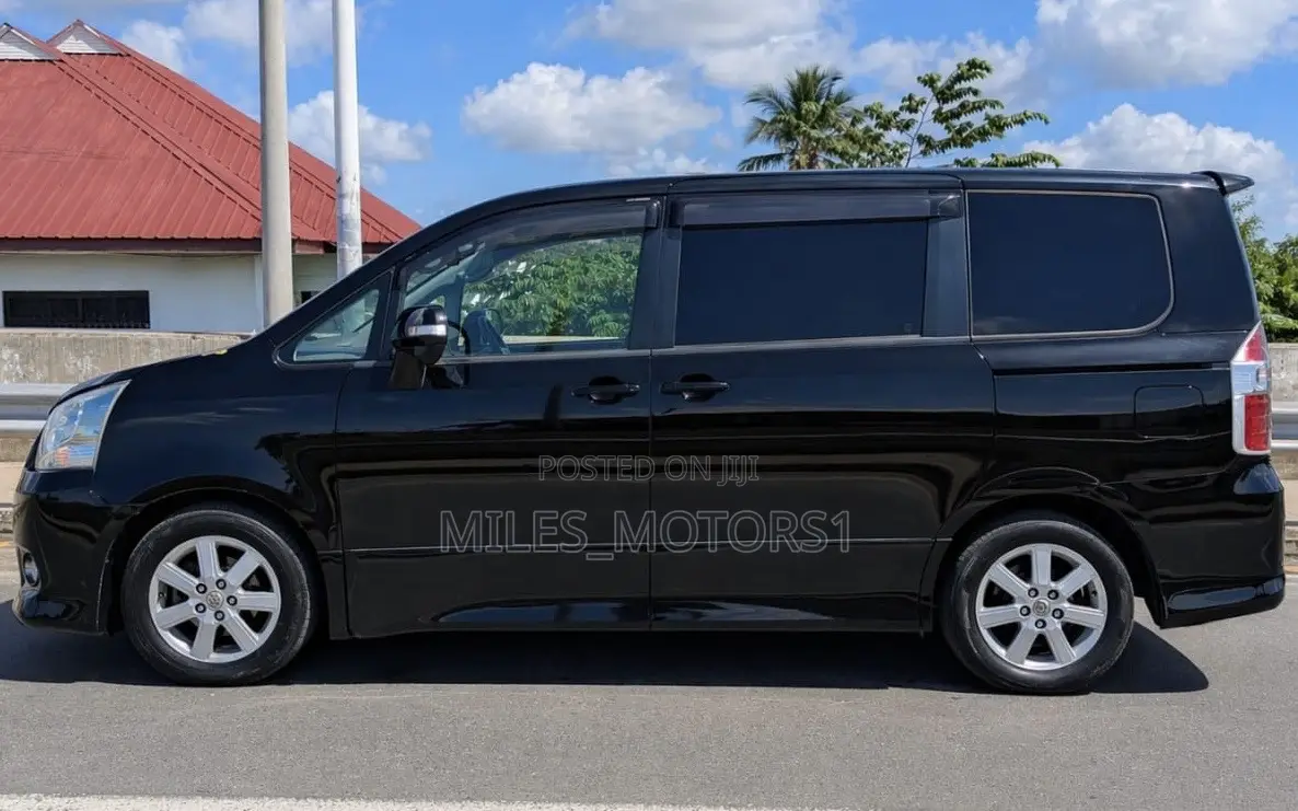 Toyota Noah 2008 Black