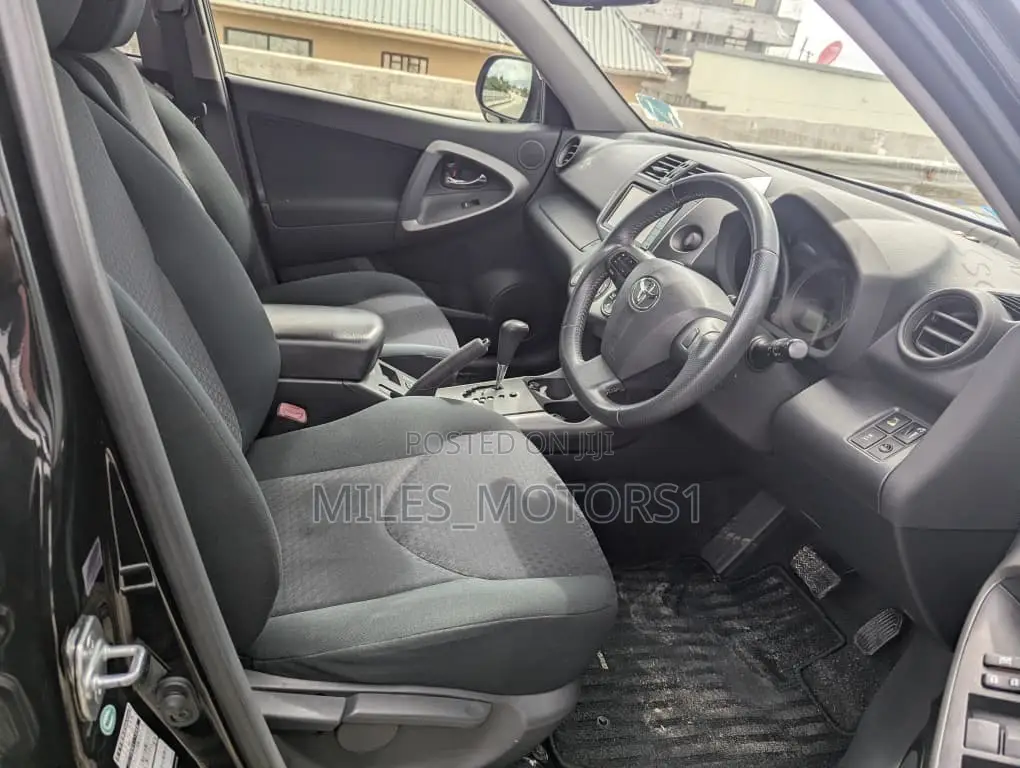 Toyota Vanguard 2010 Black