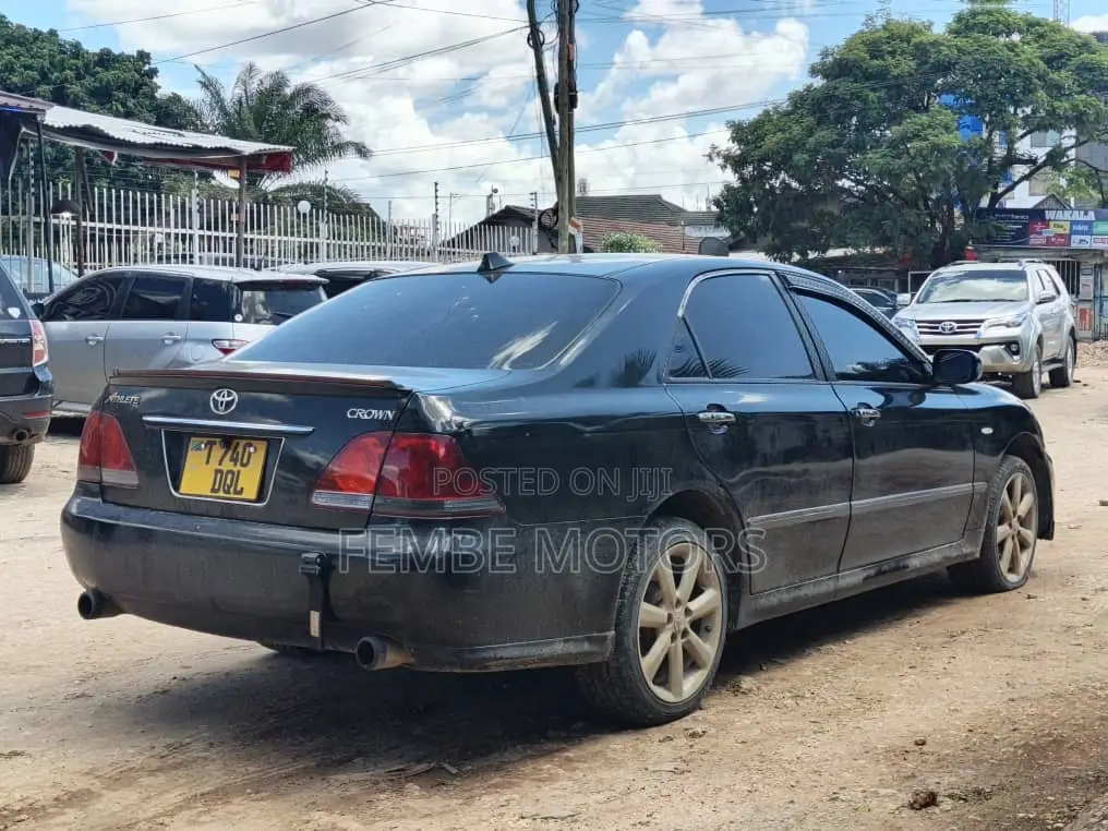 Toyota Crown 2006 Black